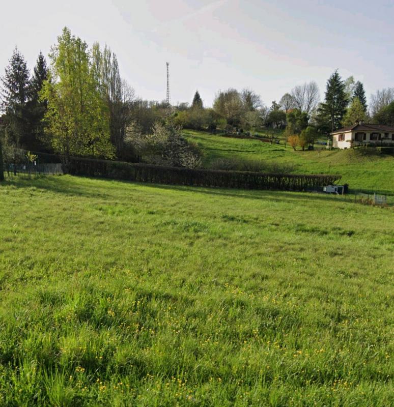 Terrain à Terrasson Lavilledieu de 1900 m²